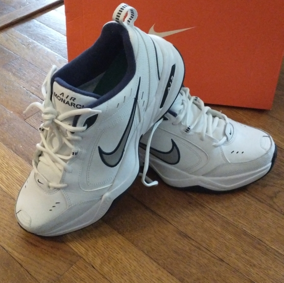 nike air monarch tennis